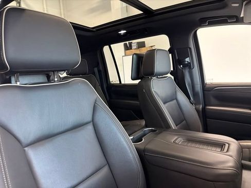 Used 2024 GMC Yukon XL SLT w/ SLT Luxury Package AWD/4WD image 45