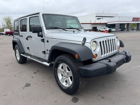 Used 2007 Jeep Wrangler Unlimited X w/ Dual Top Group AWD/4WD image 7