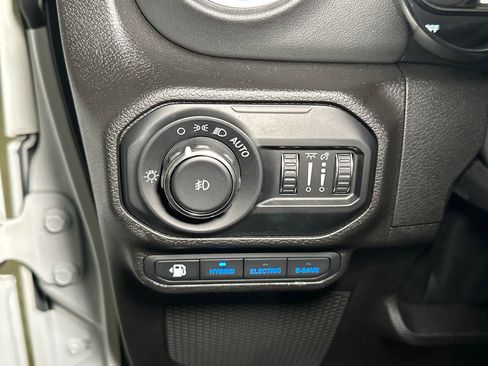 Used 2022 Jeep Wrangler Unlimited Sahara w/ Cold Weather Group image 16