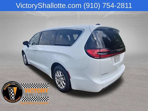 Certified 2023 Chrysler Pacifica Touring-L FWD image 32