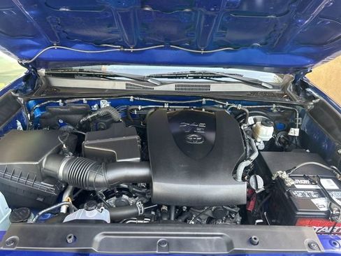 Used 2022 Toyota Tacoma TRD Off-Road w/ Technology Package image 31