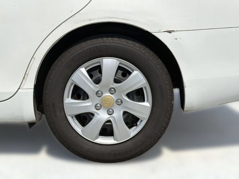 Used 2011 Toyota Camry LE FWD image 13