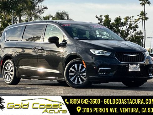 Used 2022 Chrysler Pacifica Touring-L image 1