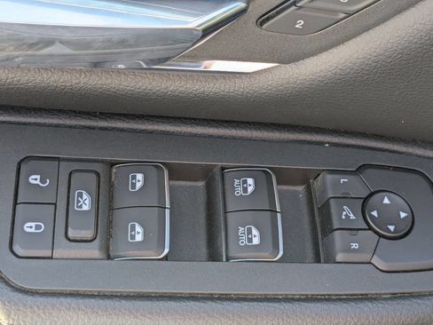 Used 2025 RAM 1500 Laramie AWD/4WD image 12