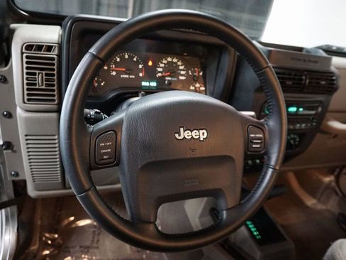 Used 2006 Jeep Wrangler Unlimited Rubicon w/ Security Group AWD/4WD image 11