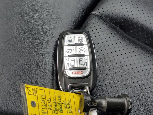 Used 2023 Chrysler Pacifica Touring-L FWD image 32