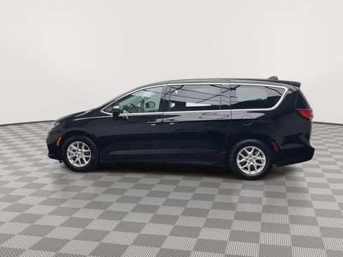 Used 2024 Chrysler Pacifica Touring-L image 36
