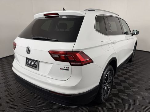 Used 2018 Volkswagen Tiguan SEL AWD/4WD image 6
