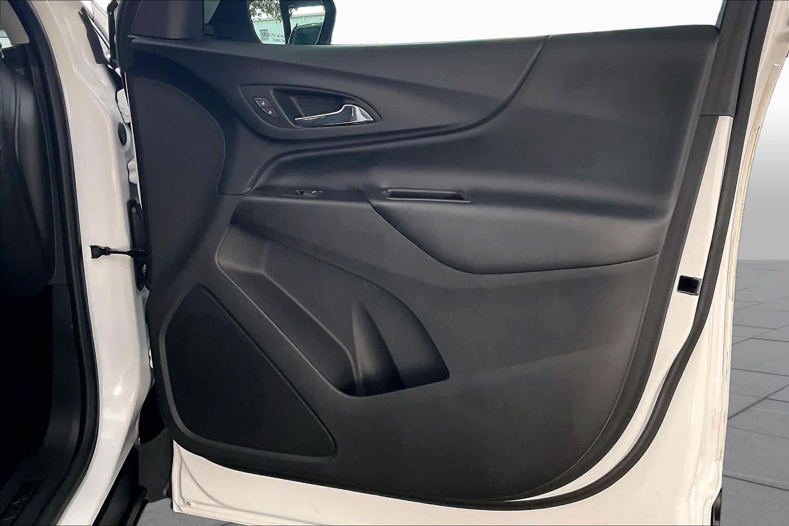 Used 2018 Chevrolet Equinox LT FWD image 23