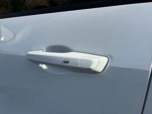 New 2026 Chevrolet Traverse LT w/ Midnight/Sport Edition FWD image 23