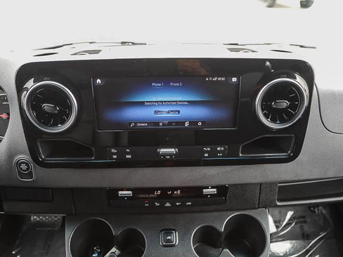 Used 2024 Mercedes-Benz Sprinter 2500 image 14