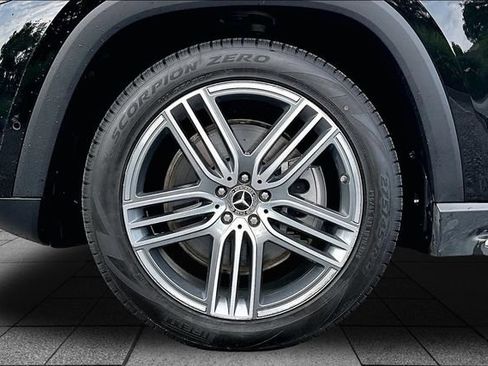 Certified 2024 Mercedes-Benz GLS 450 4MATIC image 39