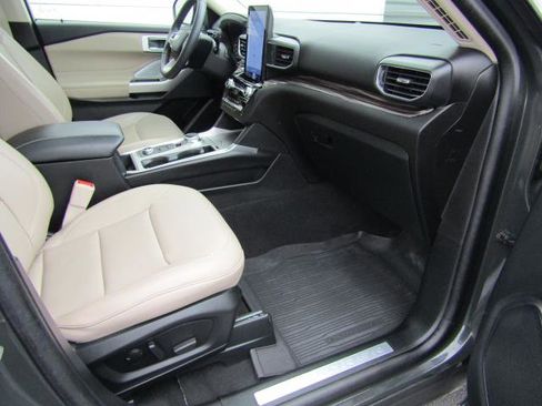 Used 2024 Ford Explorer Limited w/ Limited Technology Package AWD/4WD image 10