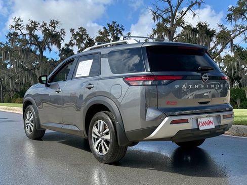 Used 2025 Nissan Pathfinder SL FWD image 8