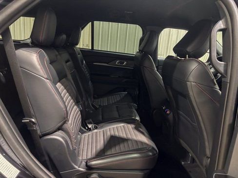 Used 2025 Ford Explorer ST-Line w/ ST-Line Street Pack image 33