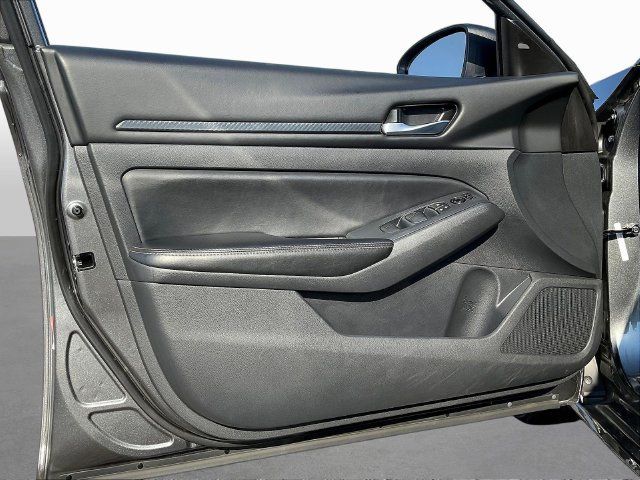 Used 2025 Nissan Altima 2.5 SV FWD image 21