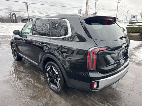 Used 2023 Kia Telluride EX w/ EX Captain's Chair Package image 6