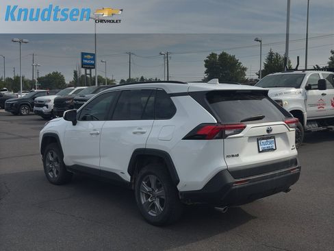 Used 2022 Toyota RAV4 LE AWD/4WD image 5