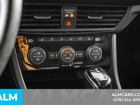 Used 2024 Volkswagen Jetta SE FWD image 38