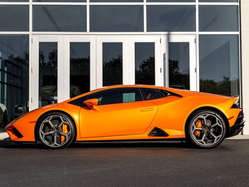 Used 2023 Lamborghini Huracan EVO RWD image 9