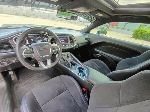 Used 2017 Dodge Challenger R/T Scat Pack w/ Leather Interior Group RWD image 34