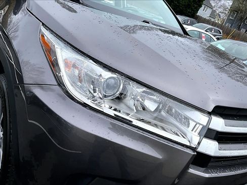 Used 2019 Toyota Highlander XLE image 28