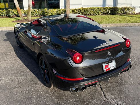 Used 2016 Ferrari California T RWD image 20