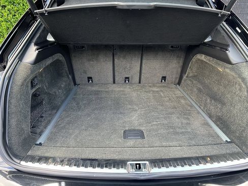 Used 2023 Bentley Bentayga image 17