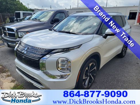 Used 2023 Mitsubishi Outlander SEL FWD image 1