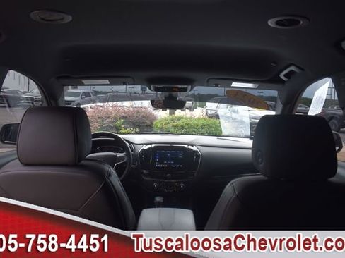 Used 2023 Chevrolet Traverse RS FWD image 3