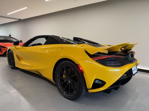 New 2027 McLaren 750S Spider RWD image 4