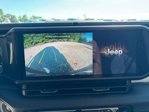Used 2026 Jeep Wrangler Unlimited Sahara AWD/4WD image 31
