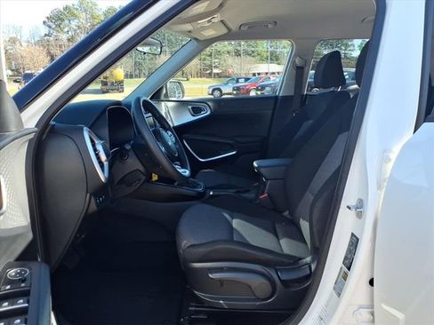 Used 2024 Kia Soul LX w/ Option Group 015 image 16