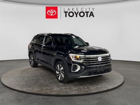 Used 2025 Volkswagen Atlas SE AWD/4WD image 13