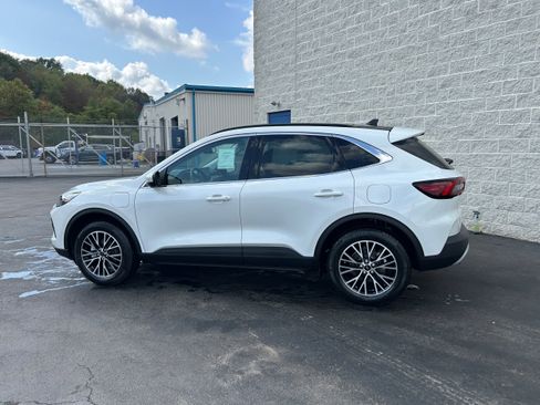 New 2025 Ford Escape SE w/ PHEV Premium Package image 8