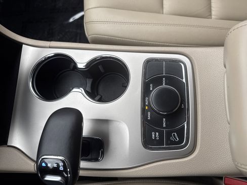 Used 2014 Jeep Grand Cherokee Limited image 22