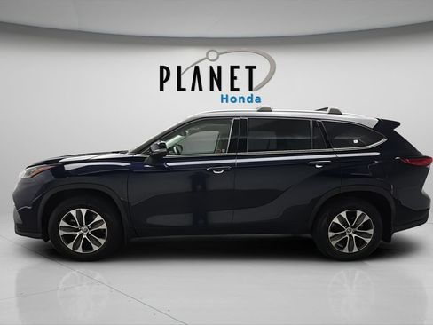 Used 2020 Toyota Highlander XLE AWD/4WD image 5