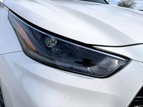 Used 2021 Toyota Highlander XLE image 24
