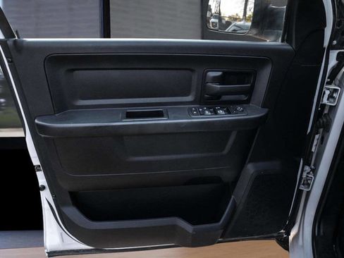 Used 2018 RAM 3500 Tradesman w/ Chrome Appearance Group image 21