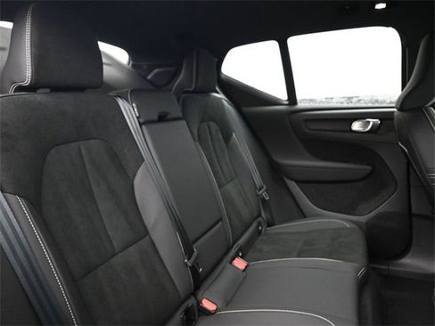 Used 2023 Volvo XC40 B5 Plus w/ Protection Package Premier image 30