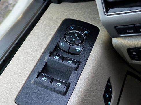 Used 2018 Ford F150 Lariat image 26