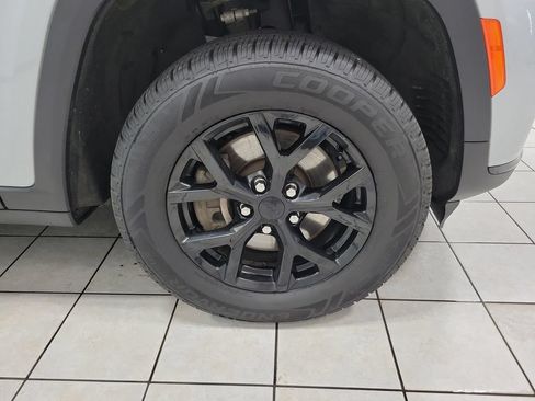 Certified 2024 Jeep Grand Cherokee L Laredo AWD/4WD image 49