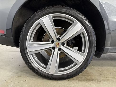 Certified 2024 Porsche Macan AWD/4WD image 16