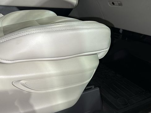 Used 2021 Lincoln Navigator Reserve w/ Luxury Package image 25