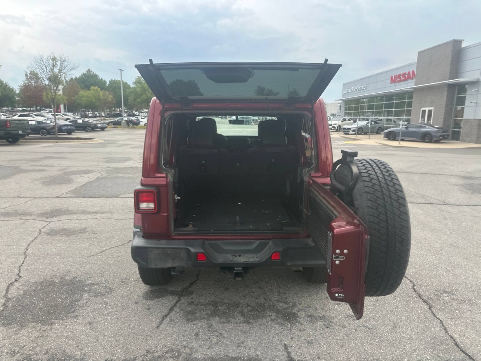Used 2021 Jeep Wrangler Unlimited Sahara AWD/4WD image 11