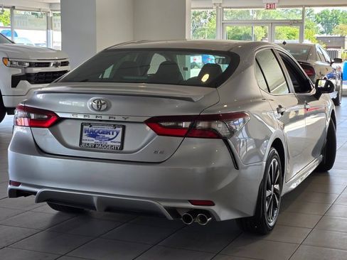 Used 2023 Toyota Camry SE FWD image 11