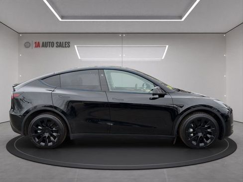 Used 2023 Tesla Model Y Long Range image 6