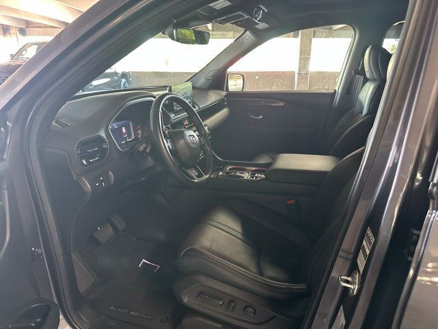 Certified 2025 Honda Pilot Black Edition image 9