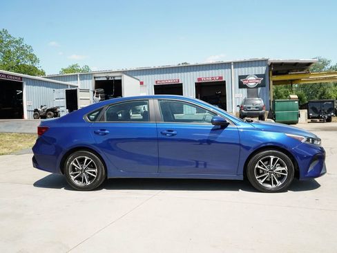Used 2023 Kia Forte LXS FWD image 3
