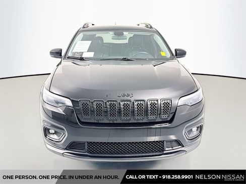 Used 2019 Jeep Cherokee Latitude Plus FWD image 2
